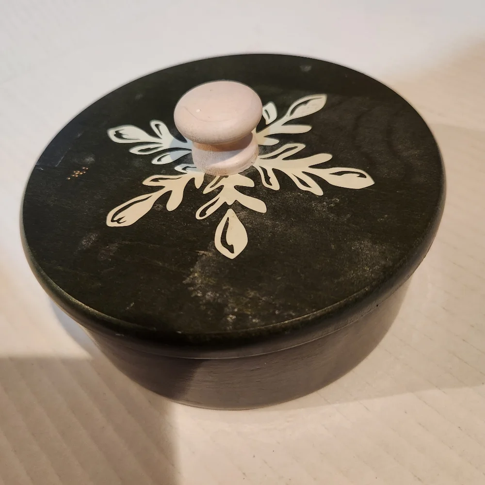 Longaberger 2010 Falling Snowflake Wood Lid Replacement with Base